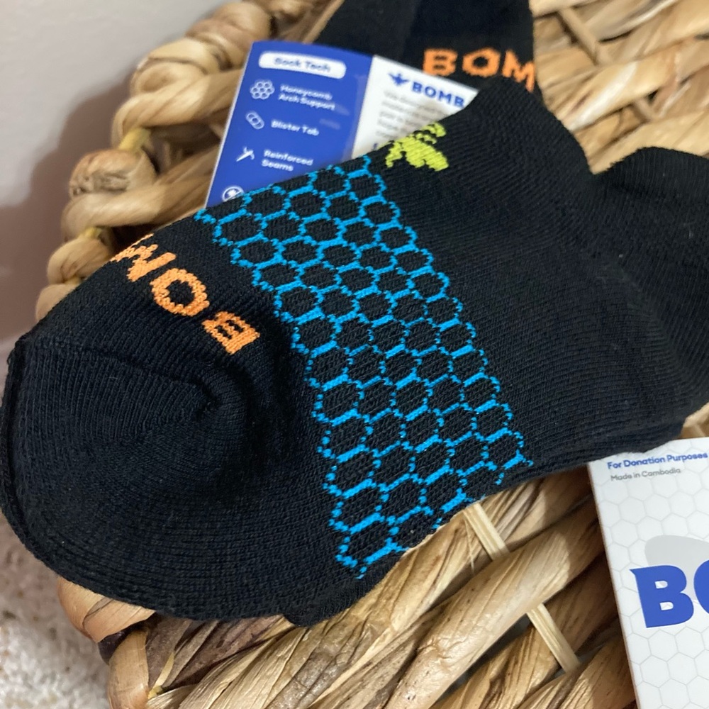 🆕 “Be Better” 1 pair of Bombas Black Ankle Socks with Blue/Orange Bumblebee! 💥 - Picture 3 of 6